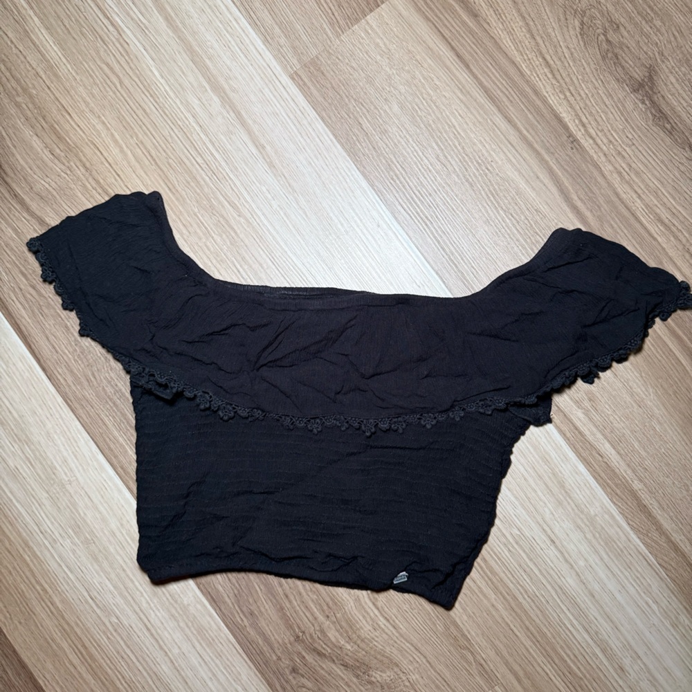 Super dry off the shoulder crop top with flower design trim
